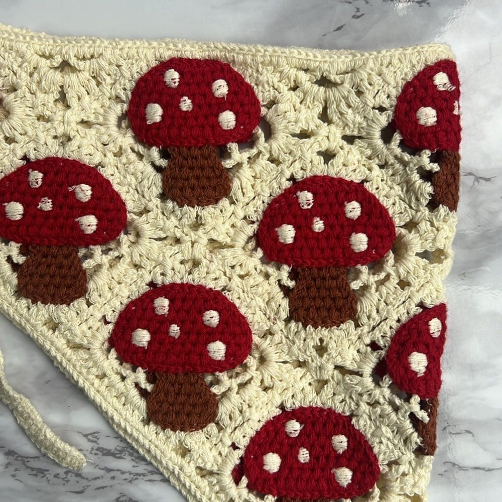 Crochet bandana with a mushroom pattern - Picture 2 of 6